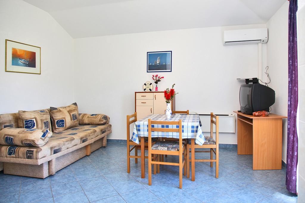 Villa Marijana Сресер Экстерьер фото